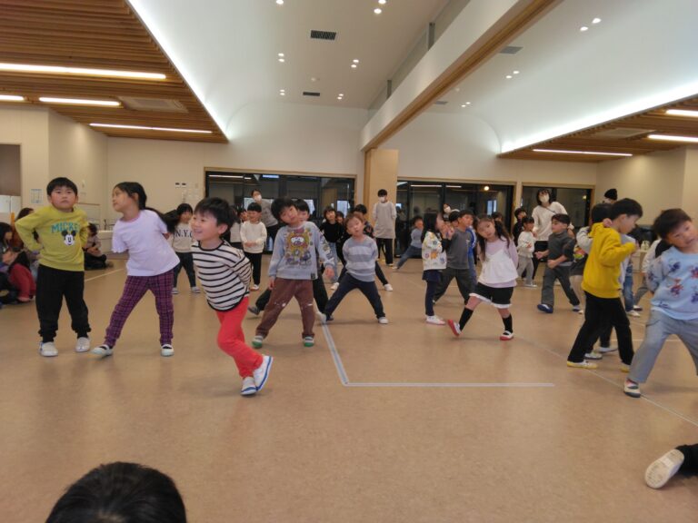 ４歳児・５歳児　心が弾むダンスタイム！