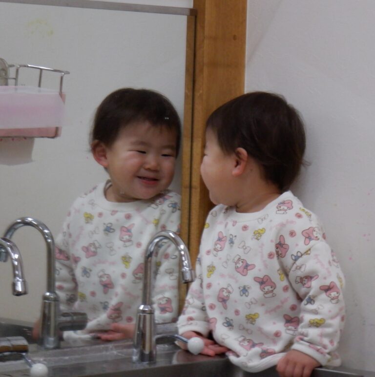 鏡の中の自分と…