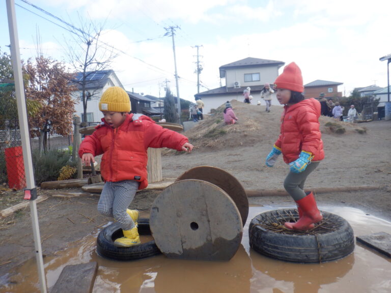 完全防寒で行う水上アスレチック