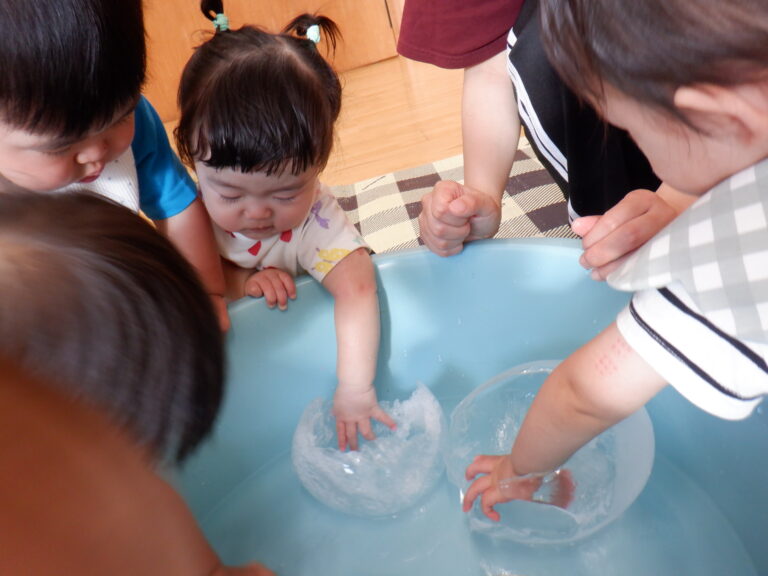 暑い日は水！氷！