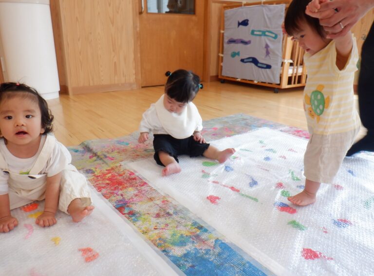 ペタペタ、プチプチ