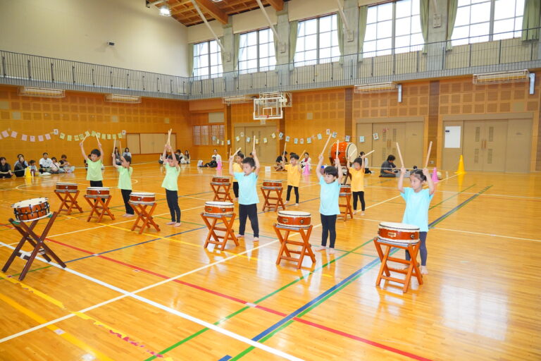 気持ちを合わせて　エイ・エイ・オー！