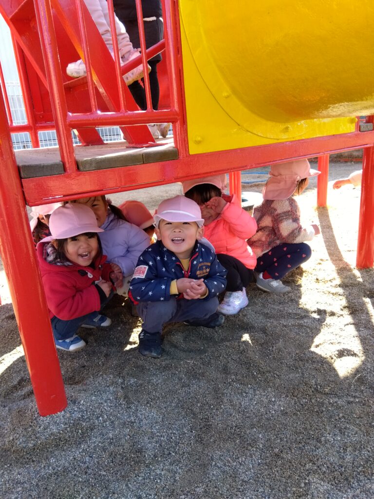 かわいいかくれんぼ　２歳児　りんご組