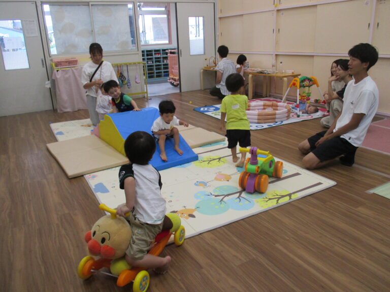 のびのびくじら　8月