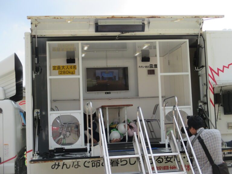 避難訓練・起震車体験