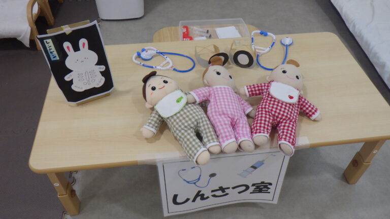 お医者さんごっこ💉あめ組（２歳児）