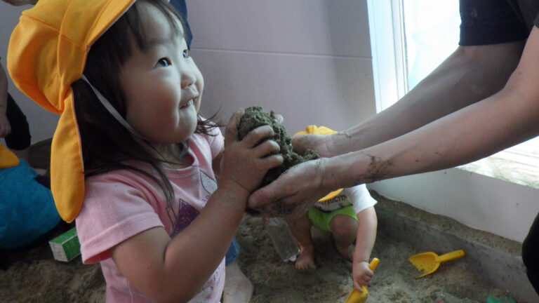 泥んこ遊び★（２歳児）