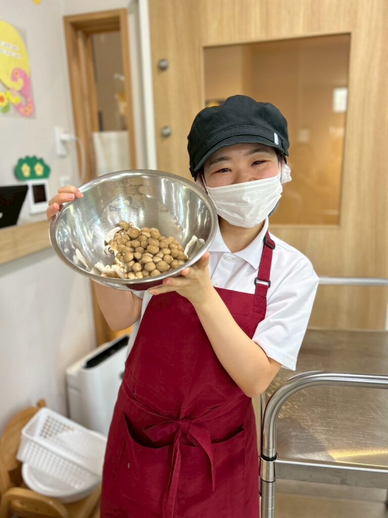 初めての食育（キノコを…）