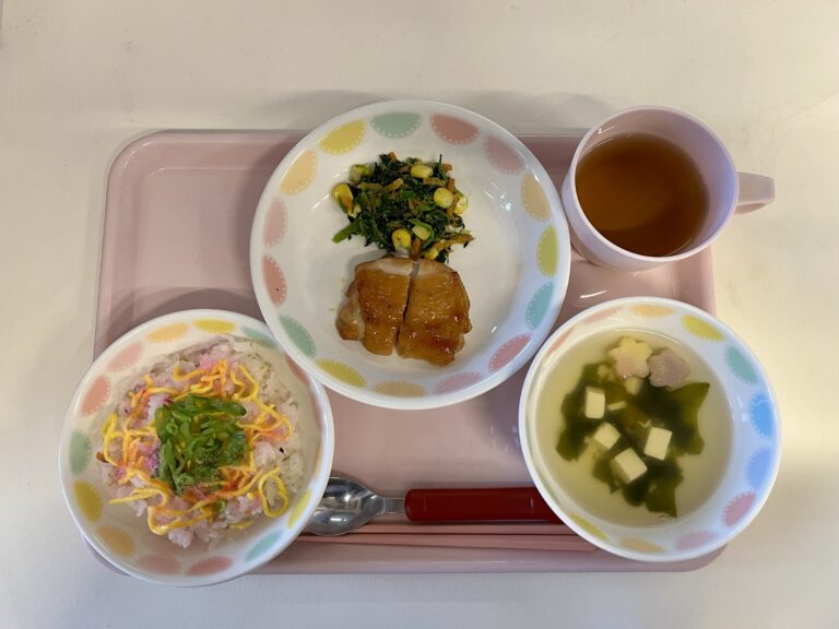 2026年3月3日　　給食（ひなまつりメニュー）