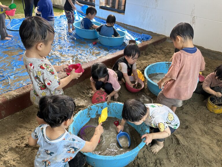 どろんこ遊び🌱あめ組(2歳児)