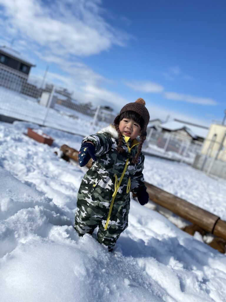 冬ならではの？！　にじ組（2歳児）