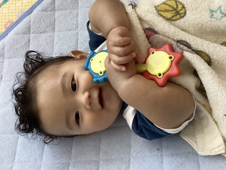 「できるようになったよ🌱」がいっぱい！　えだまめ組（0歳児）