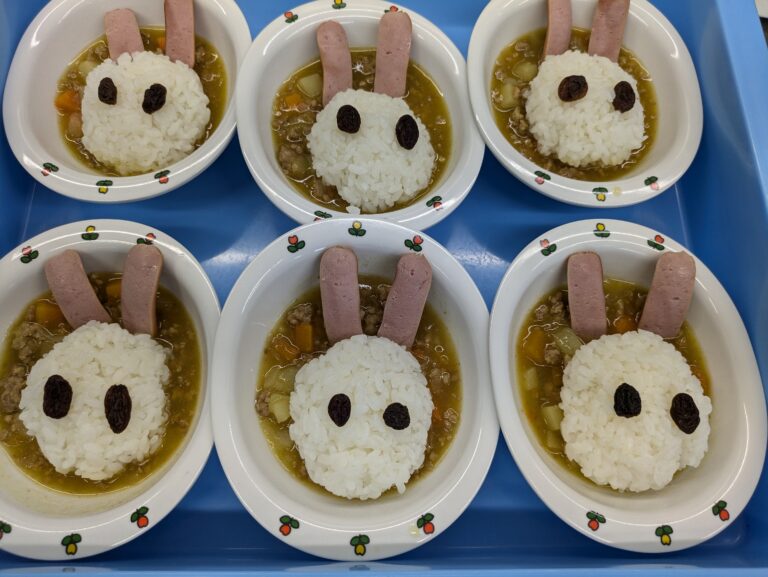 スペシャルメニュー<br />
誕生会の日や、七夕、ひなまつりなど年中行事、イベントを彩る楽しいメニューも提供されます。