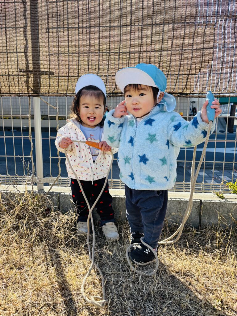 ☀️ <strong>園庭あそびを楽しむ0歳児さん</strong> ☀️