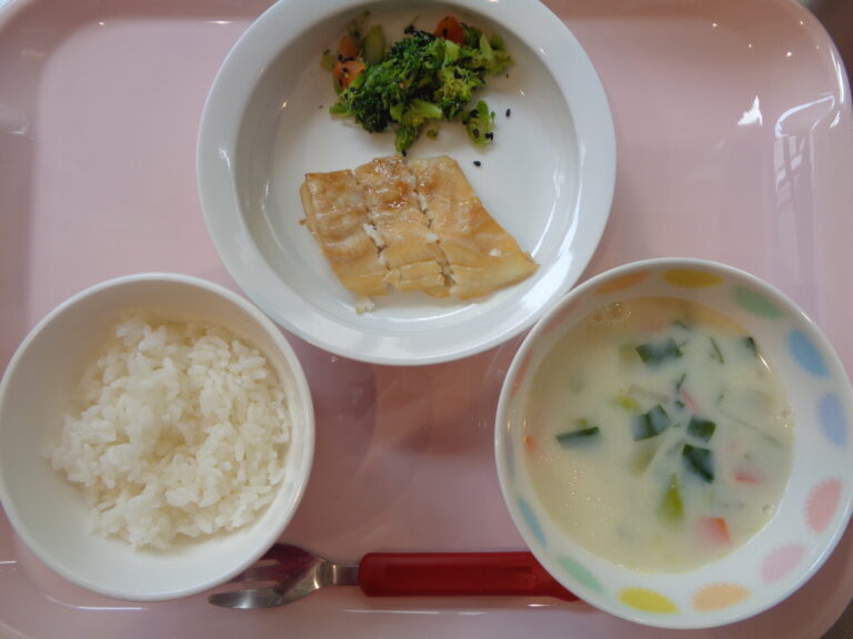 ３月２５日　給食