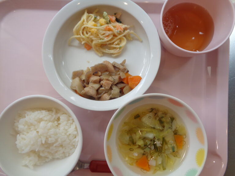 毎月19日は食育の日<br />
日本の郷土料理・世界の料理を提供します。