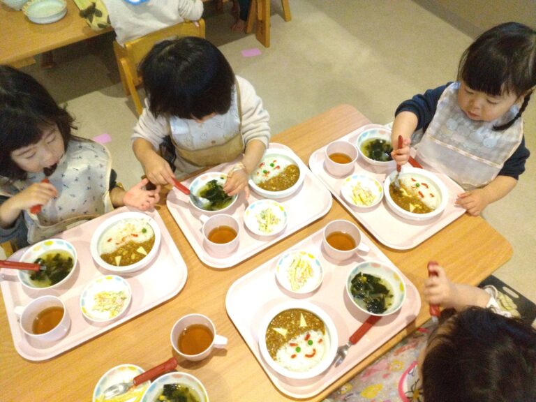 スペシャルメニュー<br />
誕生会の日や、七夕、ひなまつりなど年中行事、イベントを彩る楽しいメニューも提供されます。