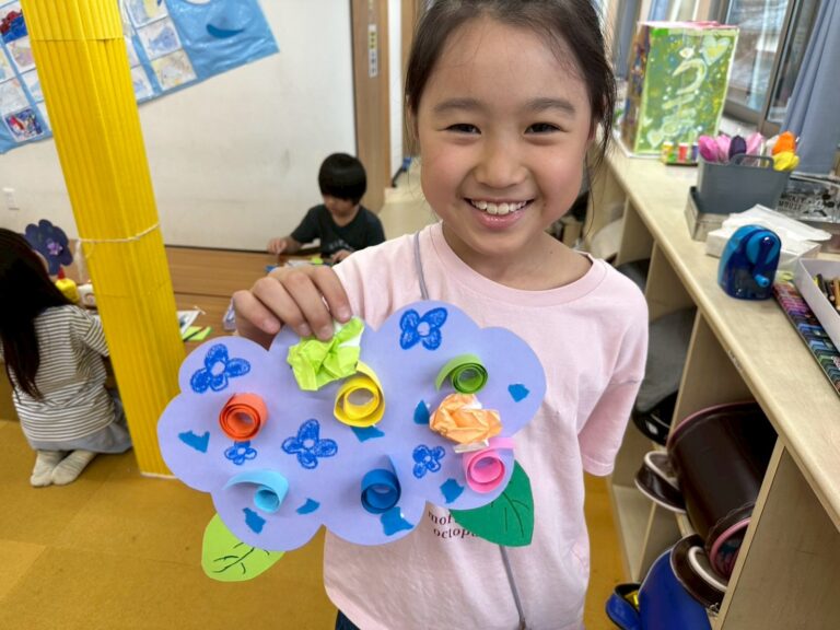 季節の壁面製作『あじさい』