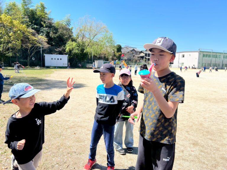 グラウンドへ外遊び！