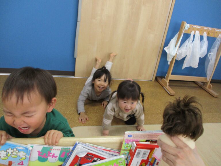 楽しいことみーつけた✨室内遊び(⌒∇⌒)(2歳児あめチーム)