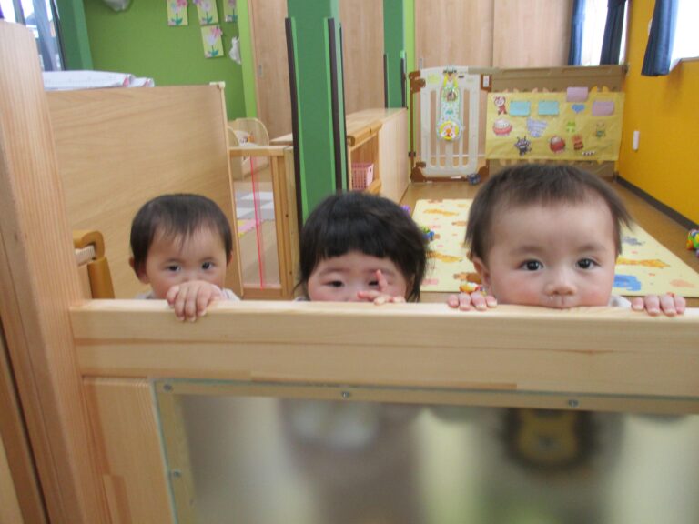 食べることだいすき(⌒∇⌒)♡(0歳児うみチーム)