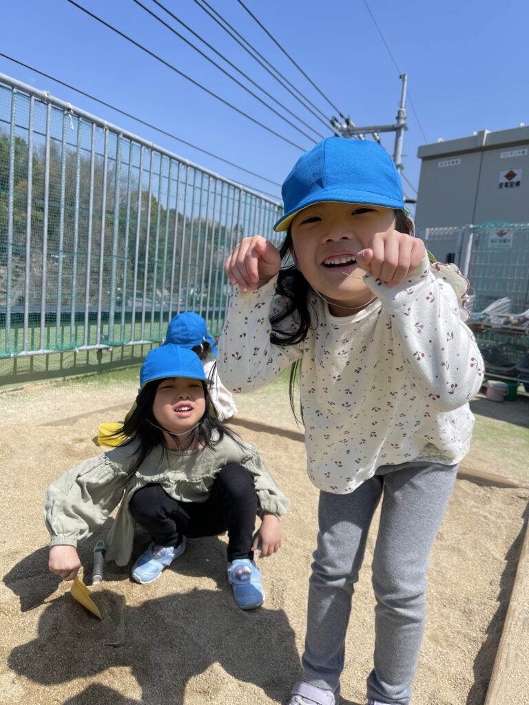 笑い声が響きだしました