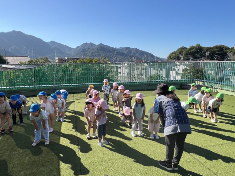 【あめ・にじ・そら・くじら】屋上園庭で練習🚩