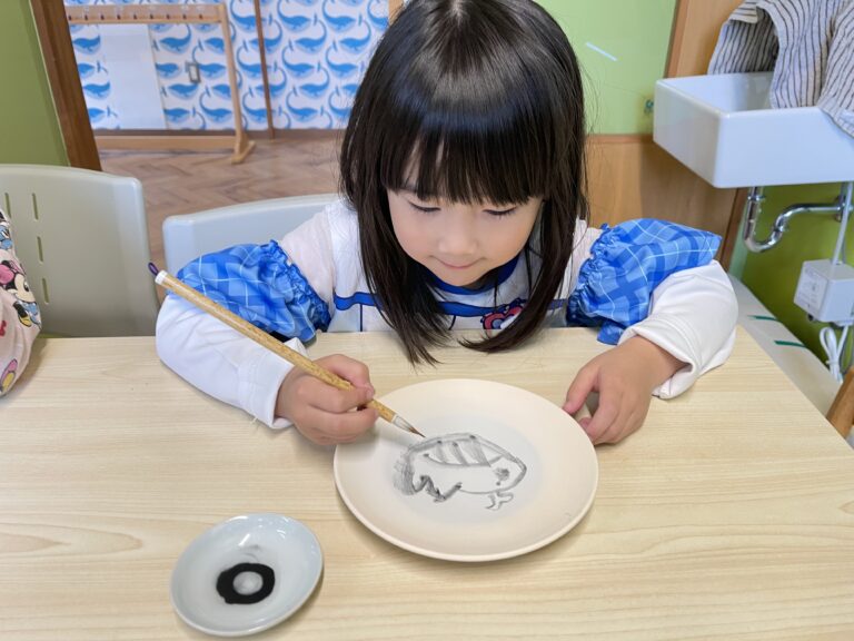 お砂焼きの絵付け