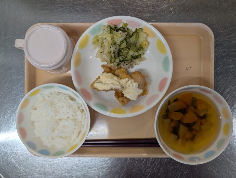 毎月19日は食育の日<br />
日本の郷土料理・世界の料理を提供します。