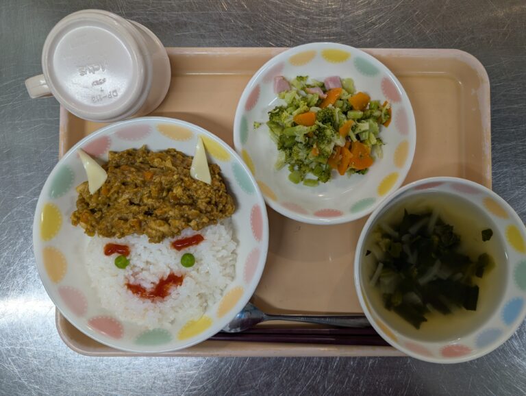 スペシャルメニュー<br />
誕生会の日や、七夕、ひなまつりなど年中行事、イベントを彩る楽しいメニューも提供されます。