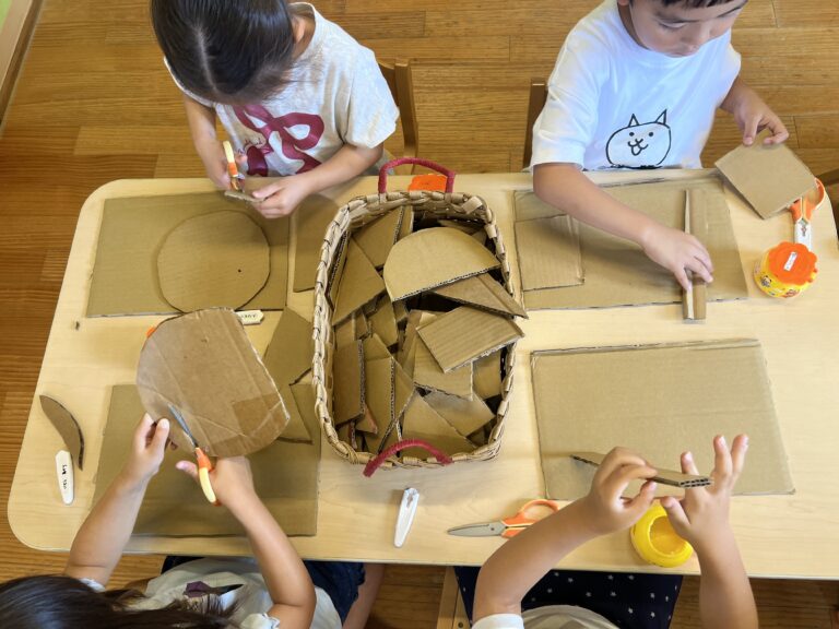 【くじら】ダンボール遊び第1弾！〜段ボール廃材で自由製作〜