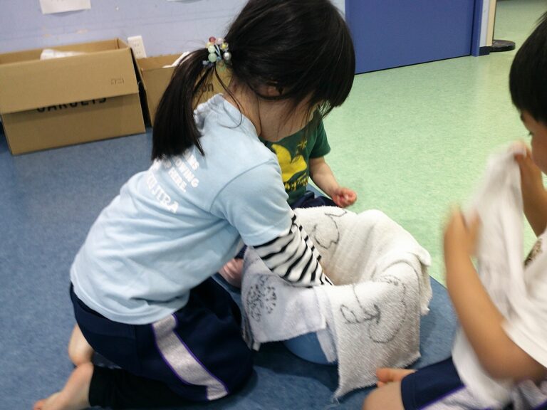 そら・くじらさんの１日は❝リズム・雑巾がけ❞で始まるよ！