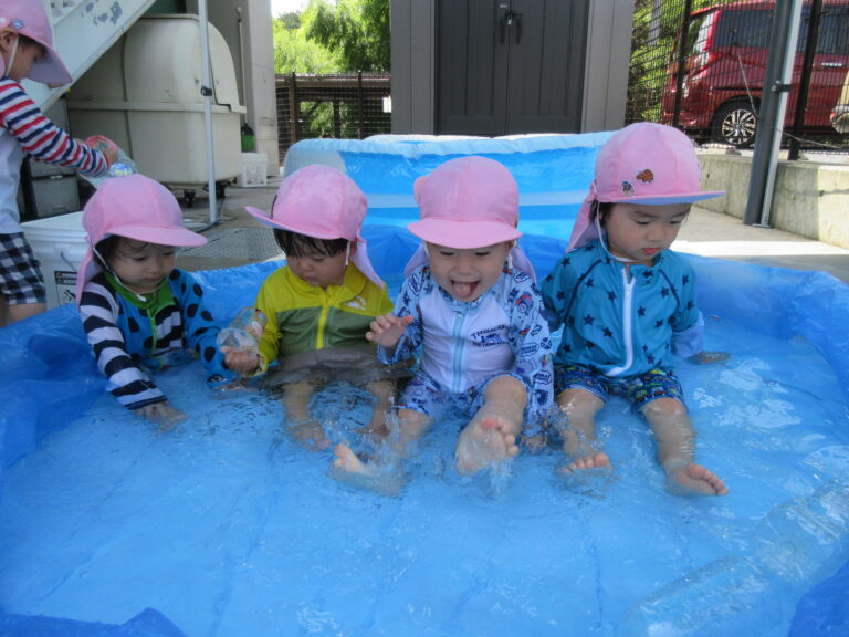 水遊び＆プール遊びが始まりました【１歳児だいちチーム】