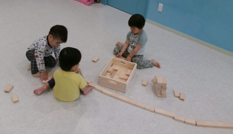 いいにおい～！【2歳児 あめチーム】