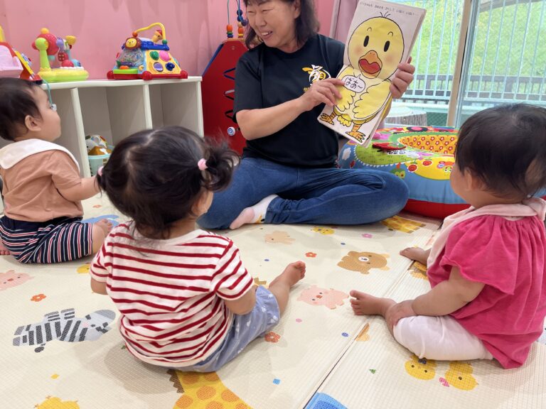 絵本だぁ～いすき！！【0歳児 うみチーム】