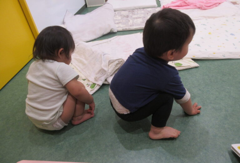 ふくらんだオムツで表現【1歳児 だいちチーム】