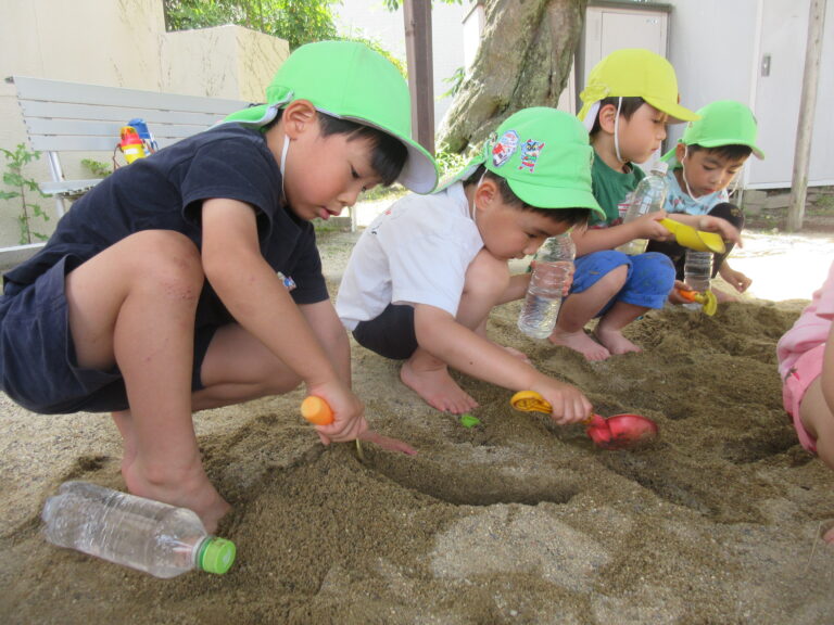 泥んこ遊びしたよ！【4.5歳児　そら・くじらチーム】