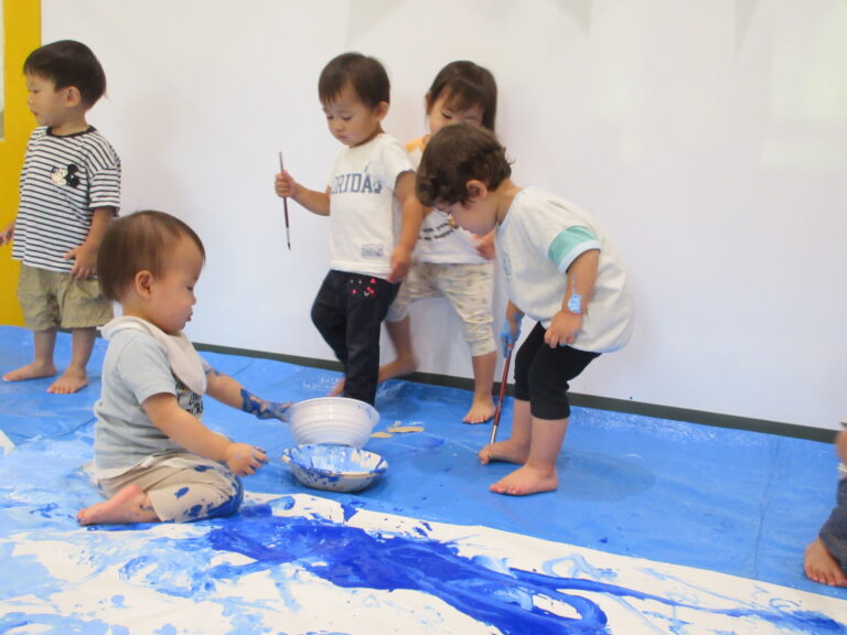 絵の具ぬりぬり～🎨【1歳児 だいちチーム】