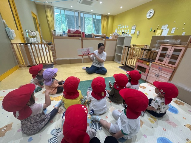 お散歩前のお楽しみ(^^♪【1歳児 だいちチーム】