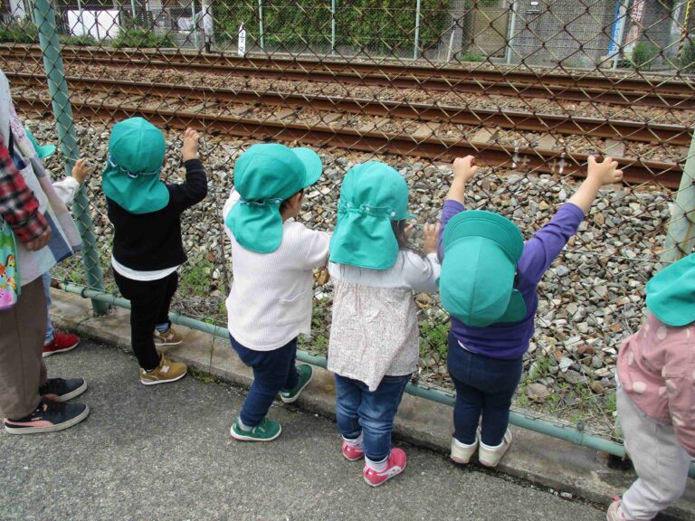 咲くのが楽しみ🌞（２歳児　あめ組）