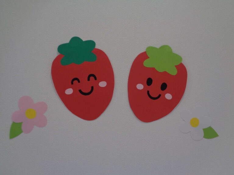 いちご製作(０歳児　うみ組)