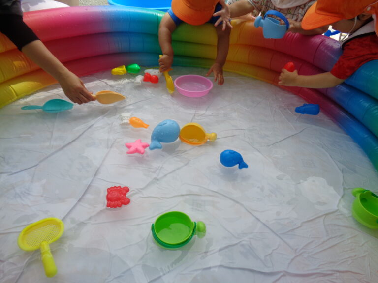 お水バシャバシャ🐟(0,1歳児 うみ、だいち組)