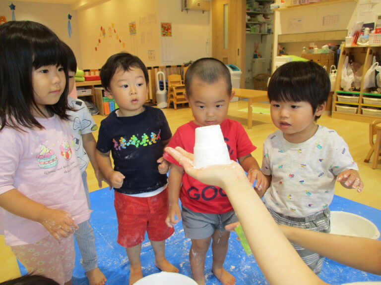 夏なのに雪！？(2歳児　あめ組)
