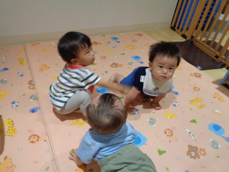 お友だちだーいすき💖(0歳児 うみぐみ)