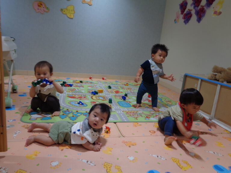 自由気ままなうみぐみ♪(0歳児 うみ組)