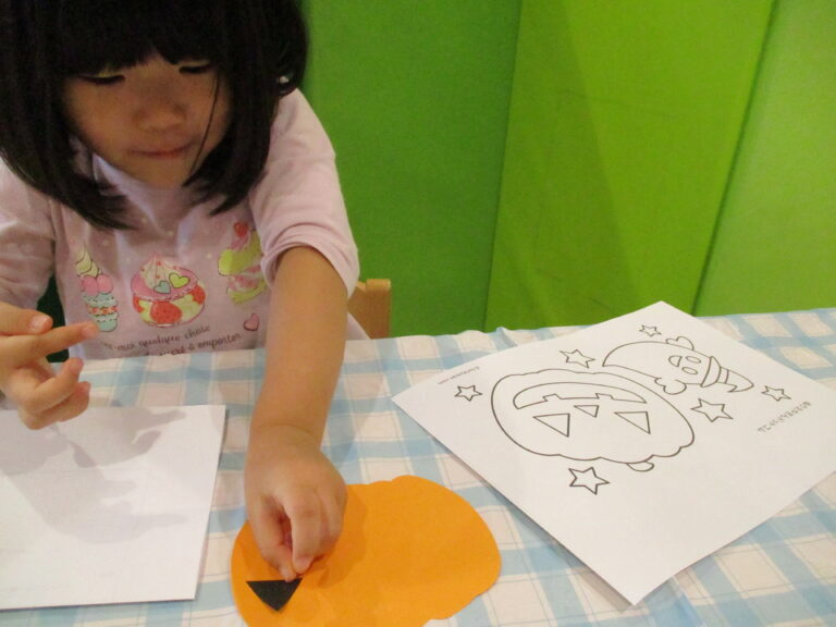 ここに貼っちゃおう🎃(二歳児 あめ組)