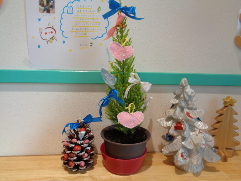 だいち組さんのクリスマスツリー🎅(1歳児　だいち組）