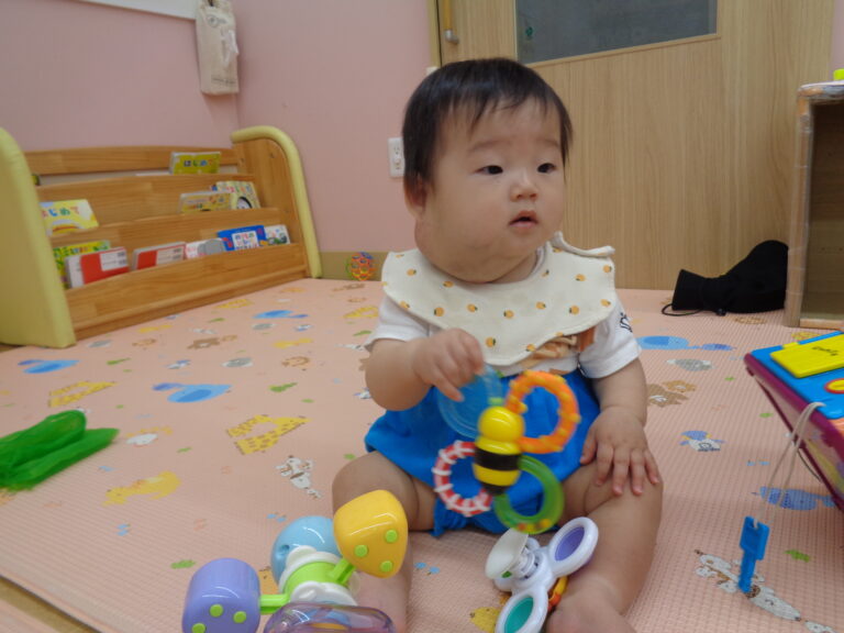 ドキドキの始めまして　(０歳児　うみ組)