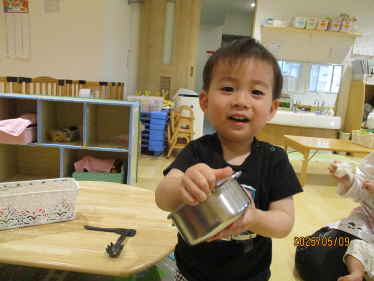 どうぞ♪（１歳児　だいちぐみ）