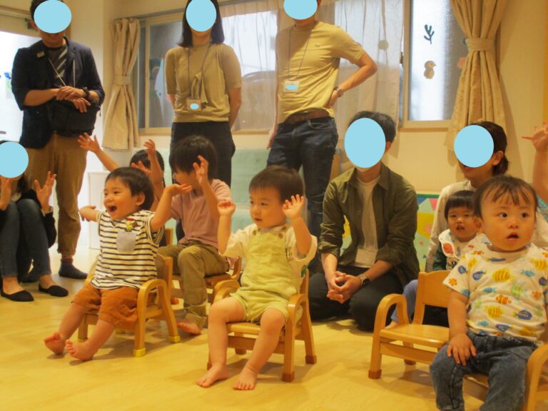 親子でアートの参観日♪（1歳児　だいちぐみ）